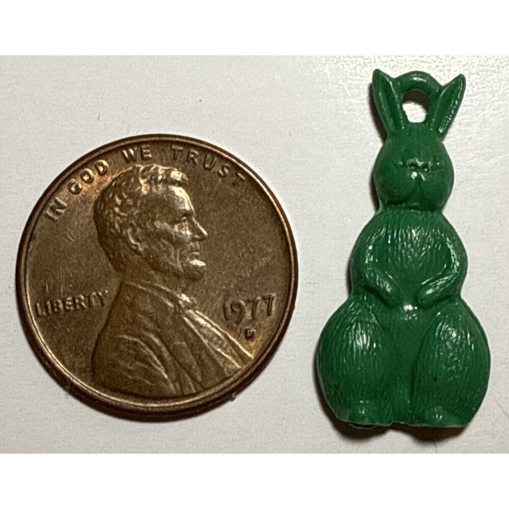 Vintage Cracker Jack Green Bunny Rabbit Celluloid Charm‎ 1D